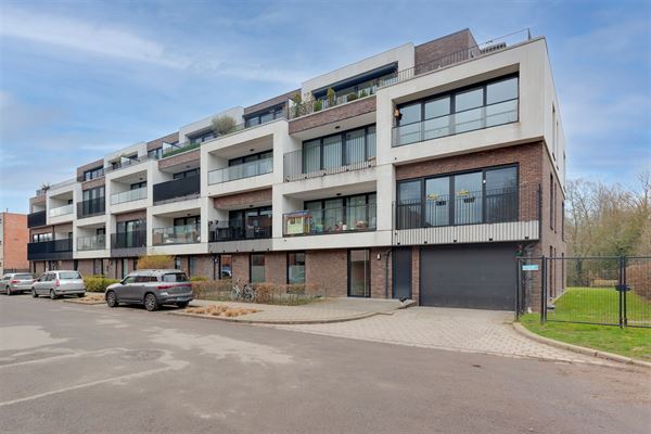 2 slpkamer appartement met 2 terrassen en prachtige tuin in Deurne