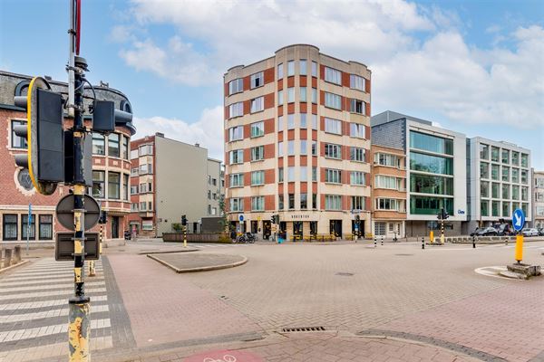 Instapklare en lichtrijke studio op centrale ligging
