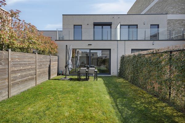 Super leuk huis met zonnige tuin, 3 slaapkamers en parking