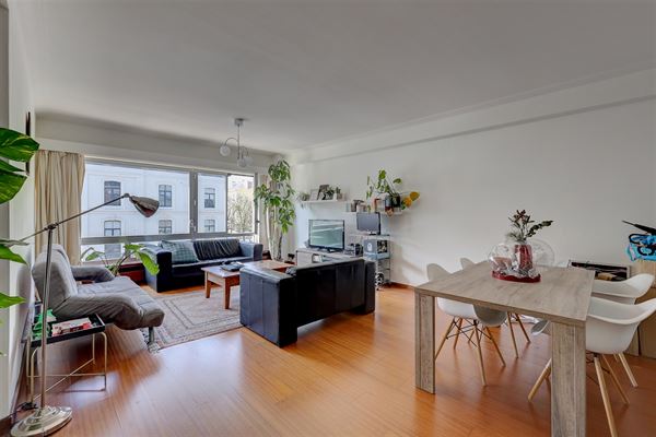 Ruim appartement met twee slaapkamers en terras in centrum Antwerpen