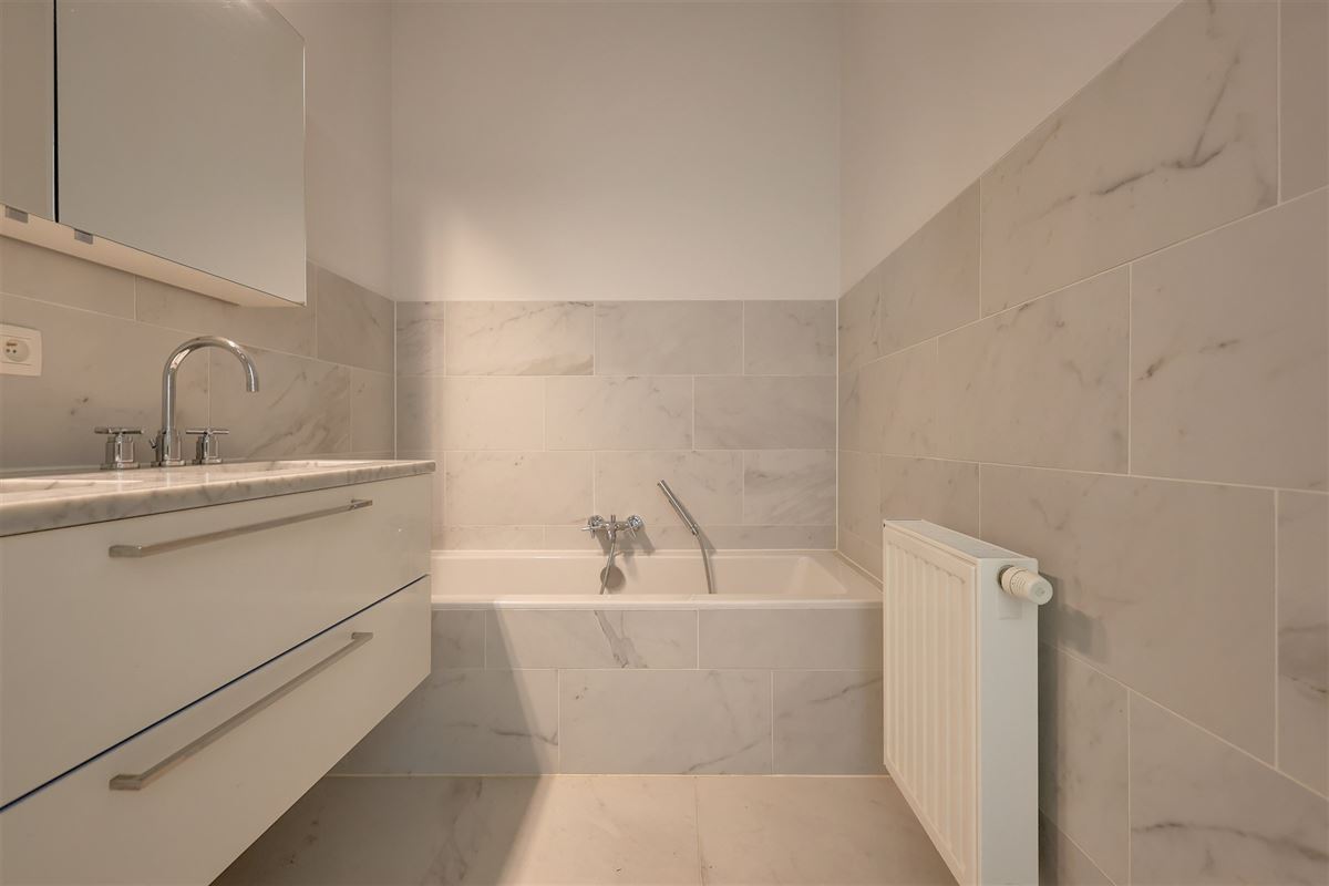 Lichtrijk appartement met 2 slaapkamers, staanplaats en gezellige tuin!