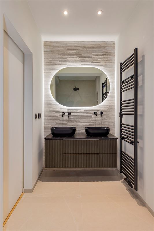 Super-de-luxe gerenoveerd appartement te Mortsel - 2 slk + 2 badk