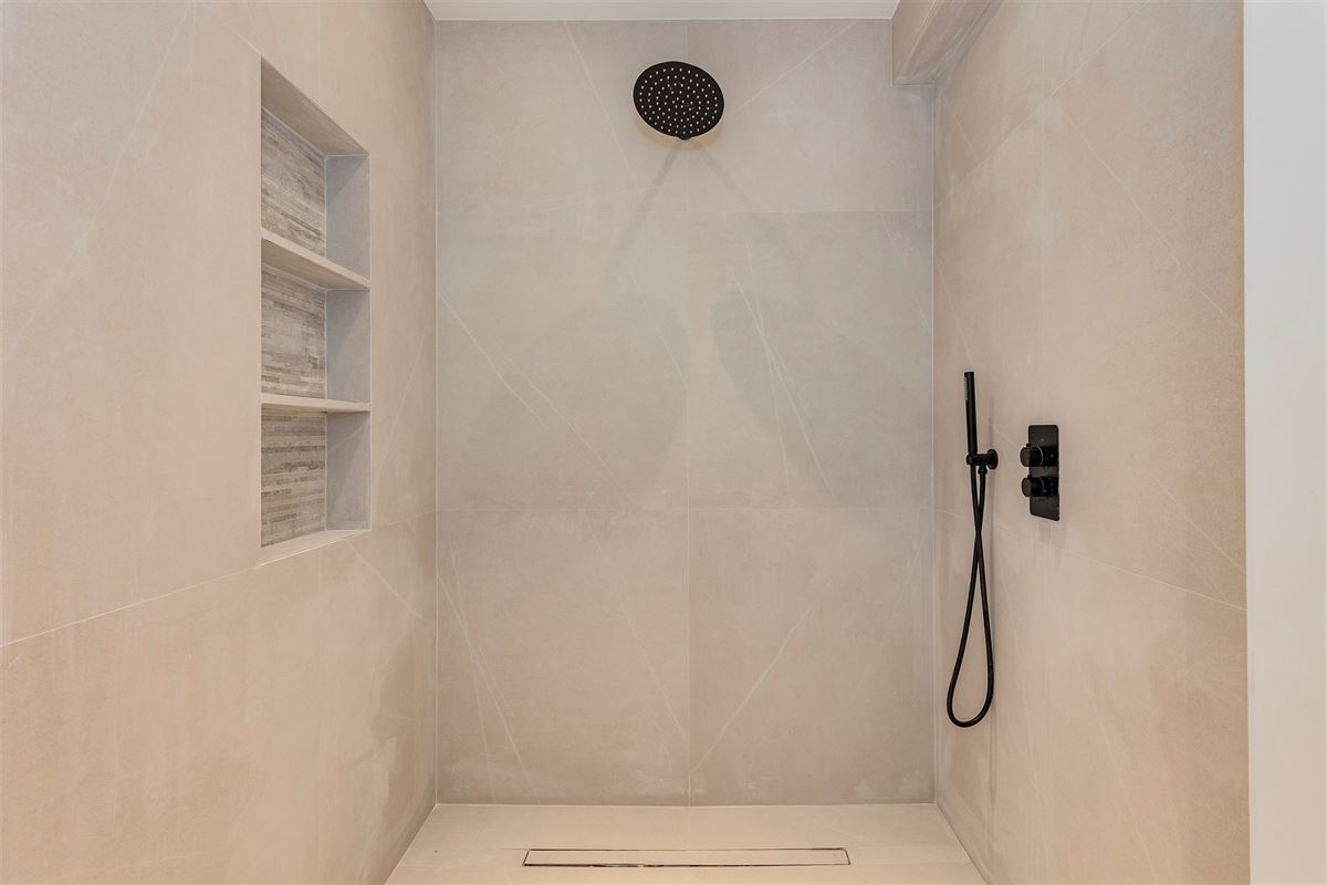 Super-de-luxe gerenoveerd appartement te Mortsel - 2 slk + 2 badk