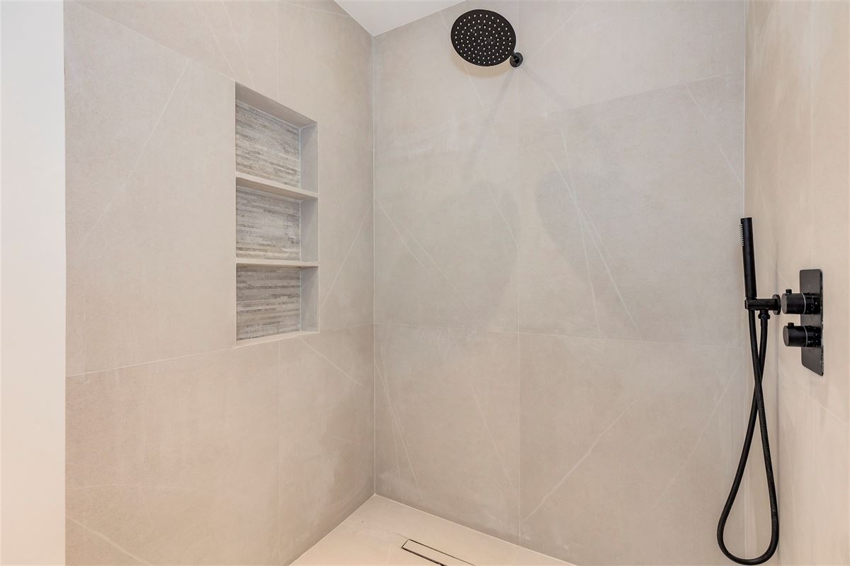 Super-de-luxe gerenoveerd appartement te Mortsel - 2 slk + zuidterras