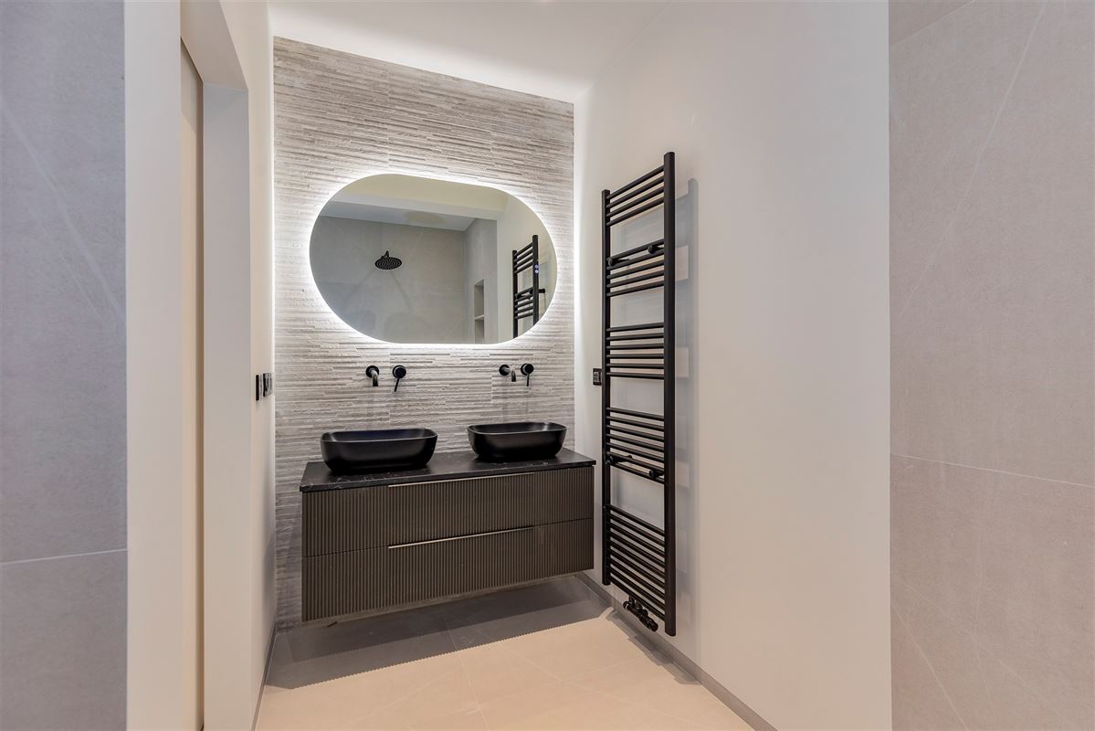 Super-de-luxe gerenoveerd appartement te Mortsel - 2 slk + 2 badk