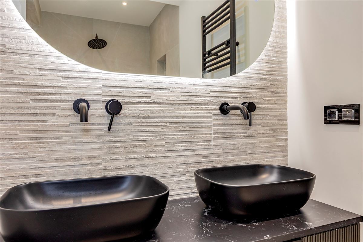 Super-de-luxe gerenoveerd appartement te Mortsel - 2 slk + zuidterras