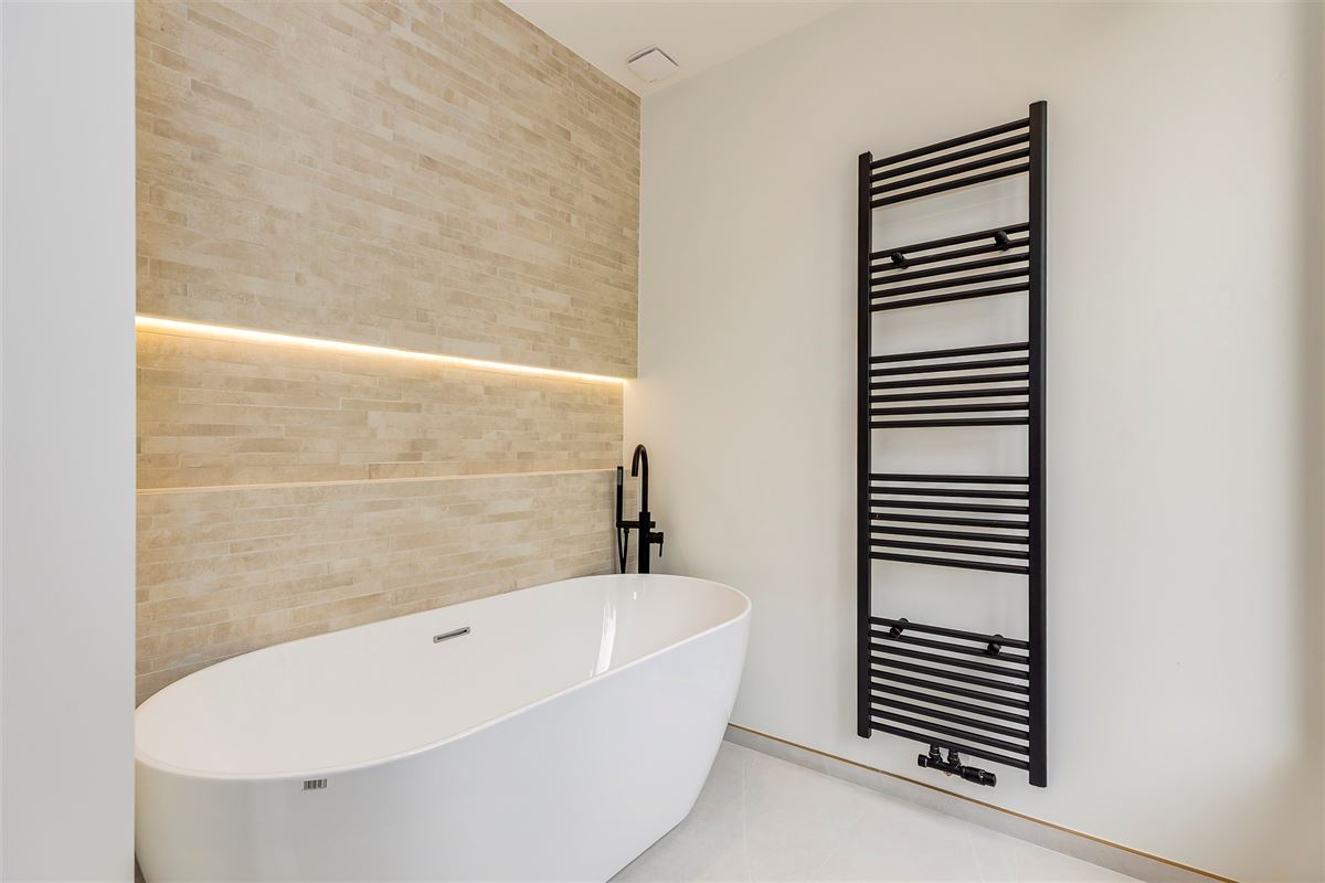 Super-de-luxe gerenoveerd appartement te Mortsel - 2 slk + 2 badk