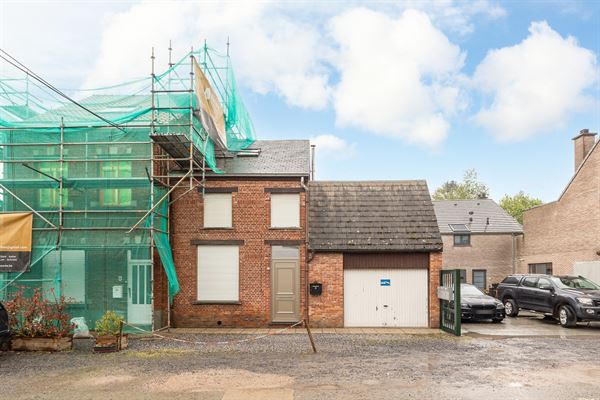 Halfopen bebouwing met twee slaapkamers en terras