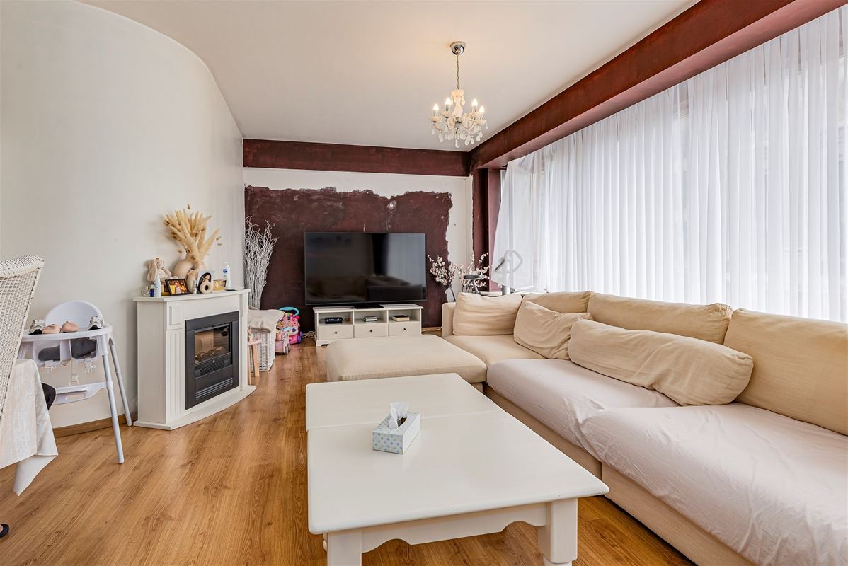 Zeer licht 3 slaapkamer appartement aan Rooseveltplaats en Opera