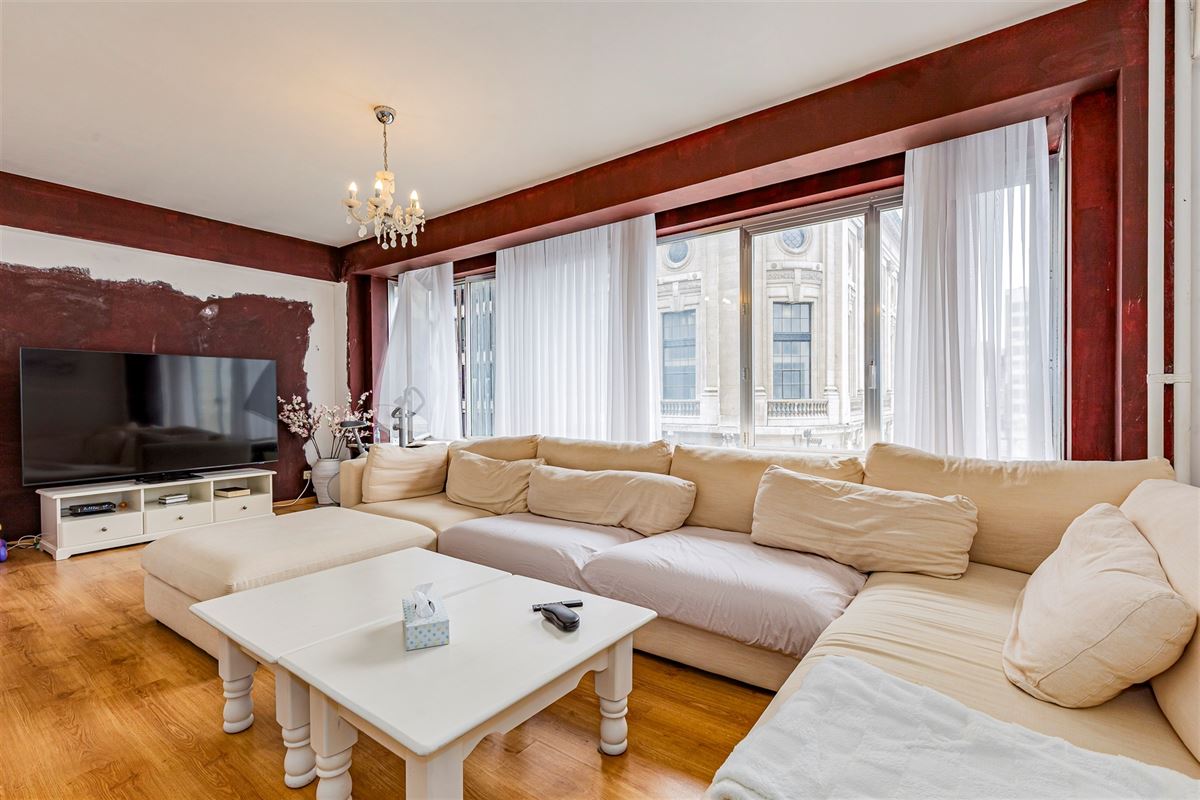 Zeer licht 3 slaapkamer appartement aan Rooseveltplaats en Opera