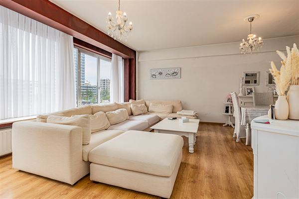 Zeer licht 3 slaapkamer appartement aan Rooseveltplaats en Opera