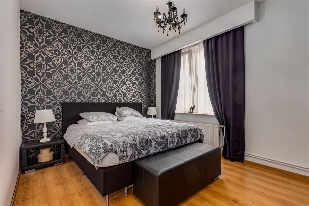 Zeer licht 3 slaapkamer appartement aan Rooseveltplaats en Opera