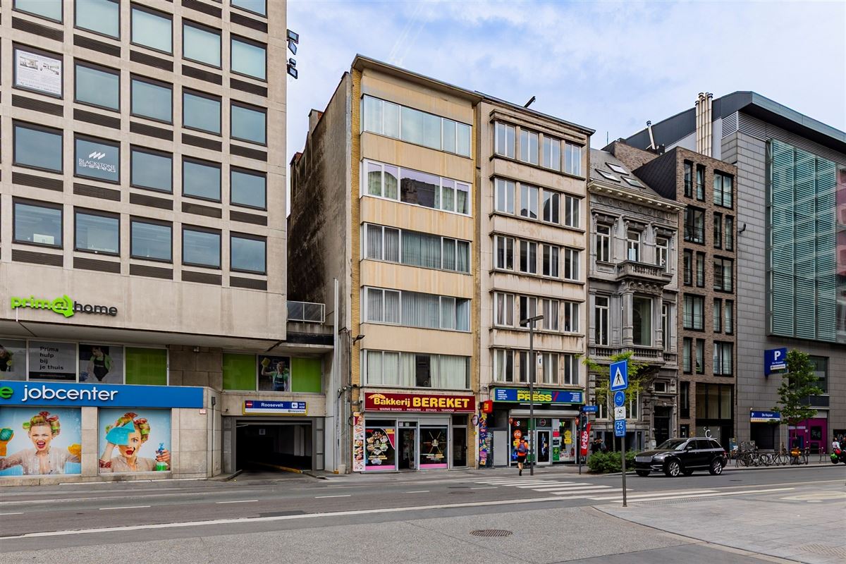 Zeer licht 3 slaapkamer appartement aan Rooseveltplaats en Opera