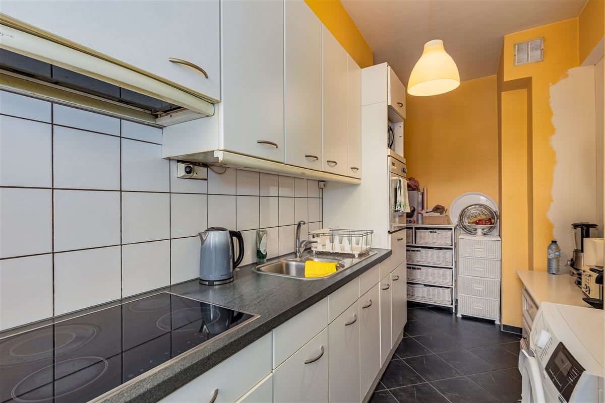 Zeer licht 3 slaapkamer appartement aan Rooseveltplaats en Opera