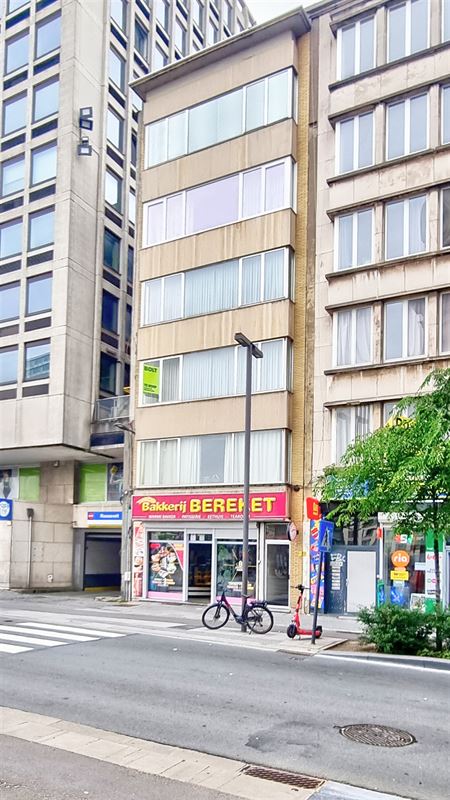 Zeer licht 3 slaapkamer appartement aan Rooseveltplaats en Opera