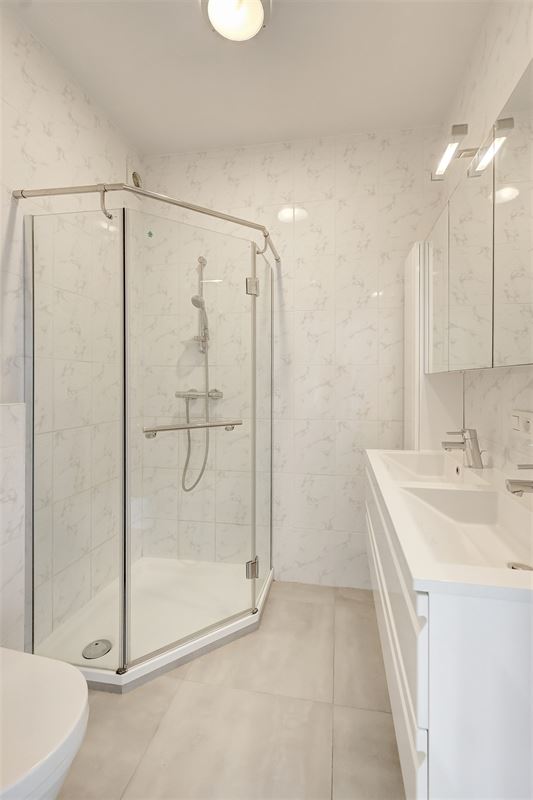 Appartement met 3 slaapkamers, terras en parking op de Bist