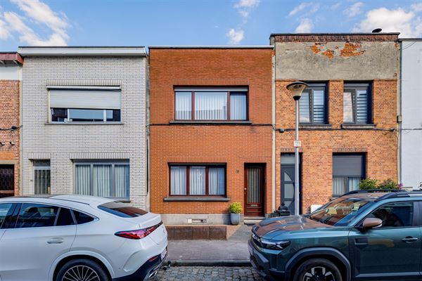 Instapklaar huis met 2 slpk en tuin