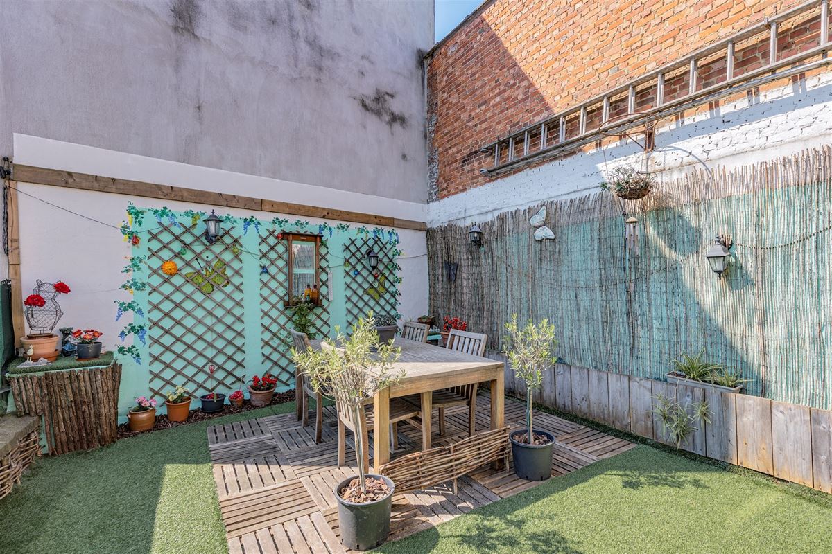 Ruime instapklare woning met grote garage/magazijn