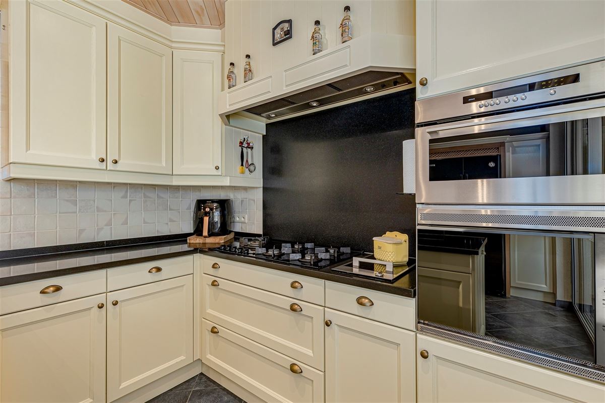 Ruime instapklare woning met grote garage/magazijn