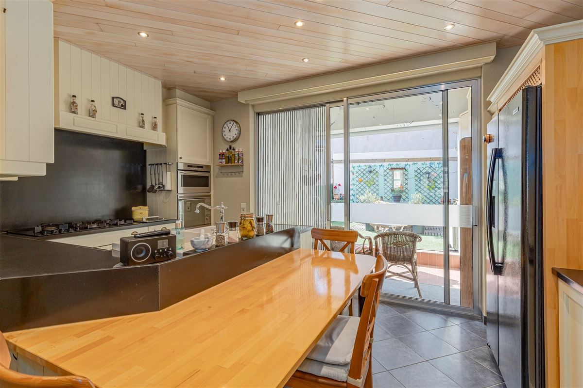 Ruime instapklare woning met grote garage/magazijn