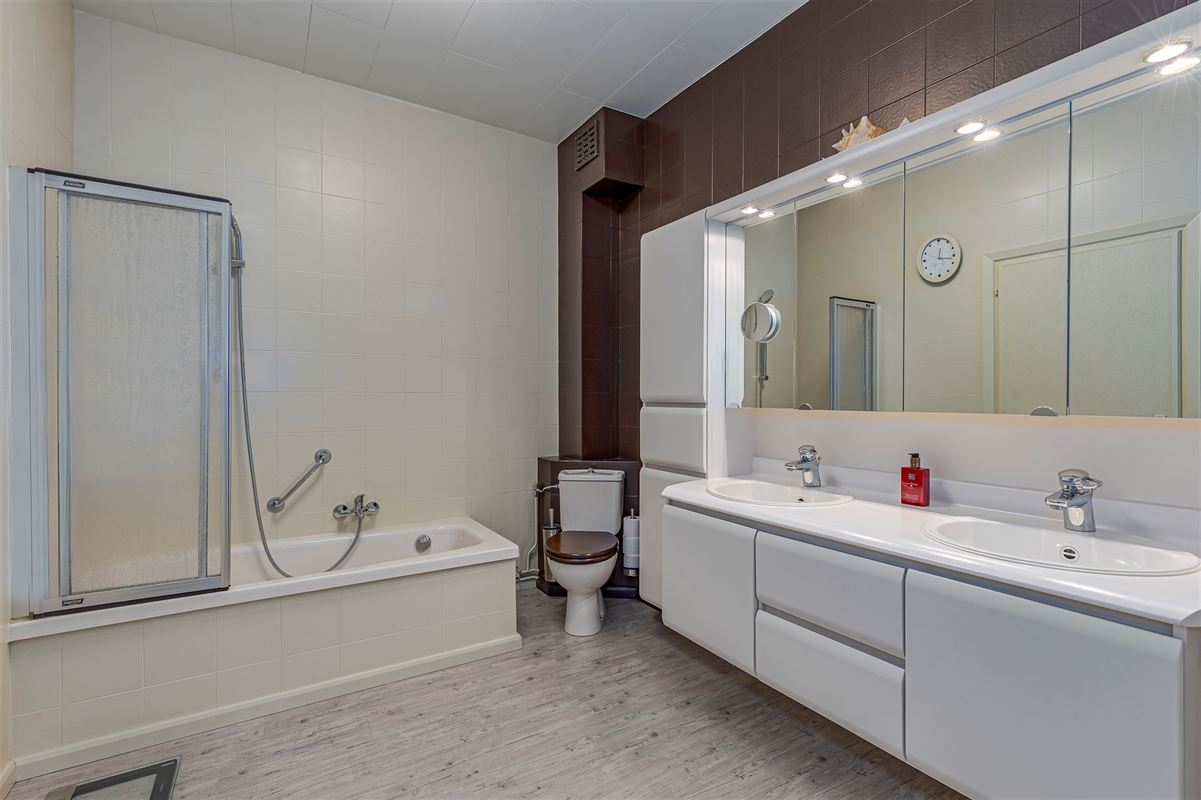 Ruime instapklare woning met grote garage/magazijn