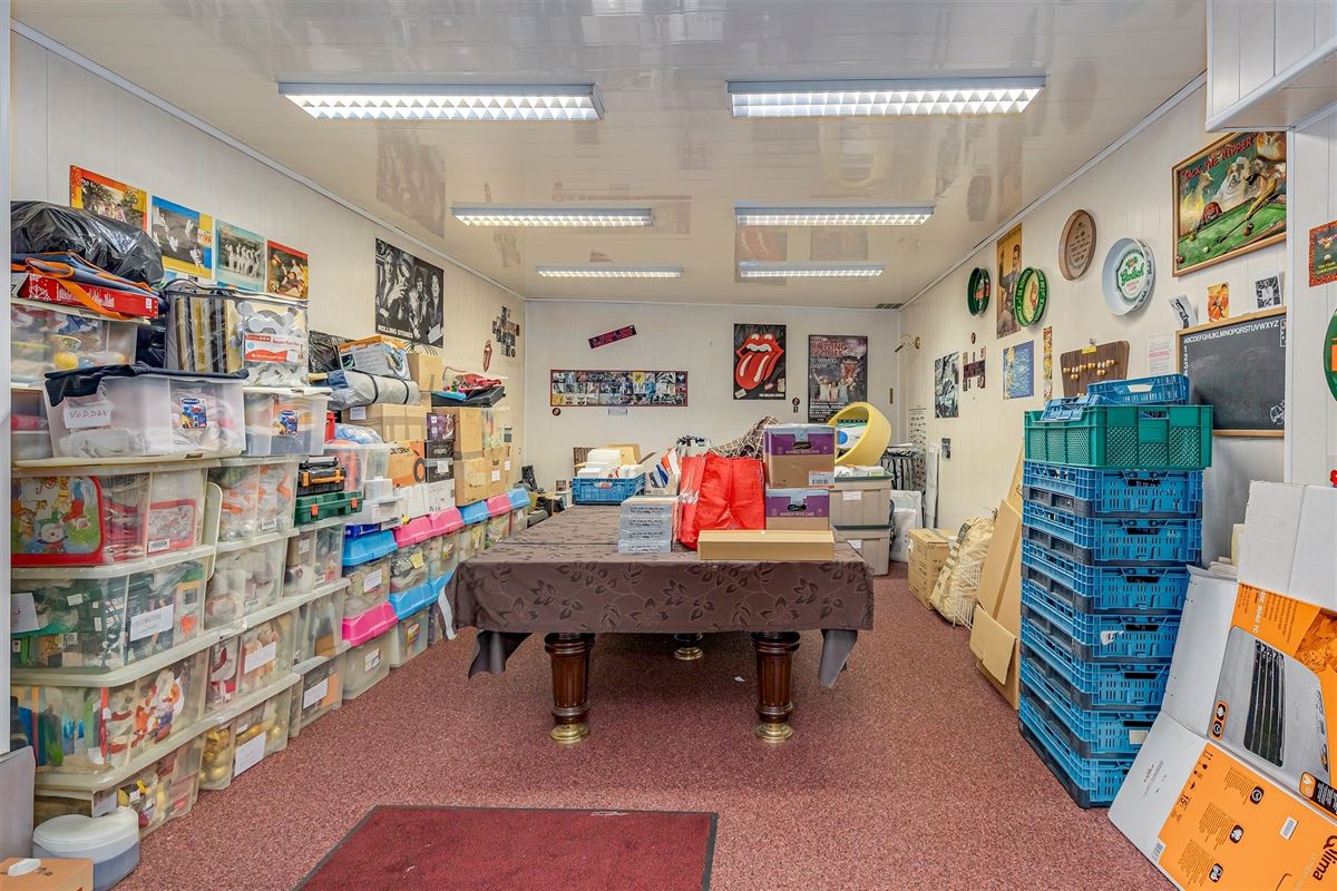 Ruime instapklare woning met grote garage/magazijn