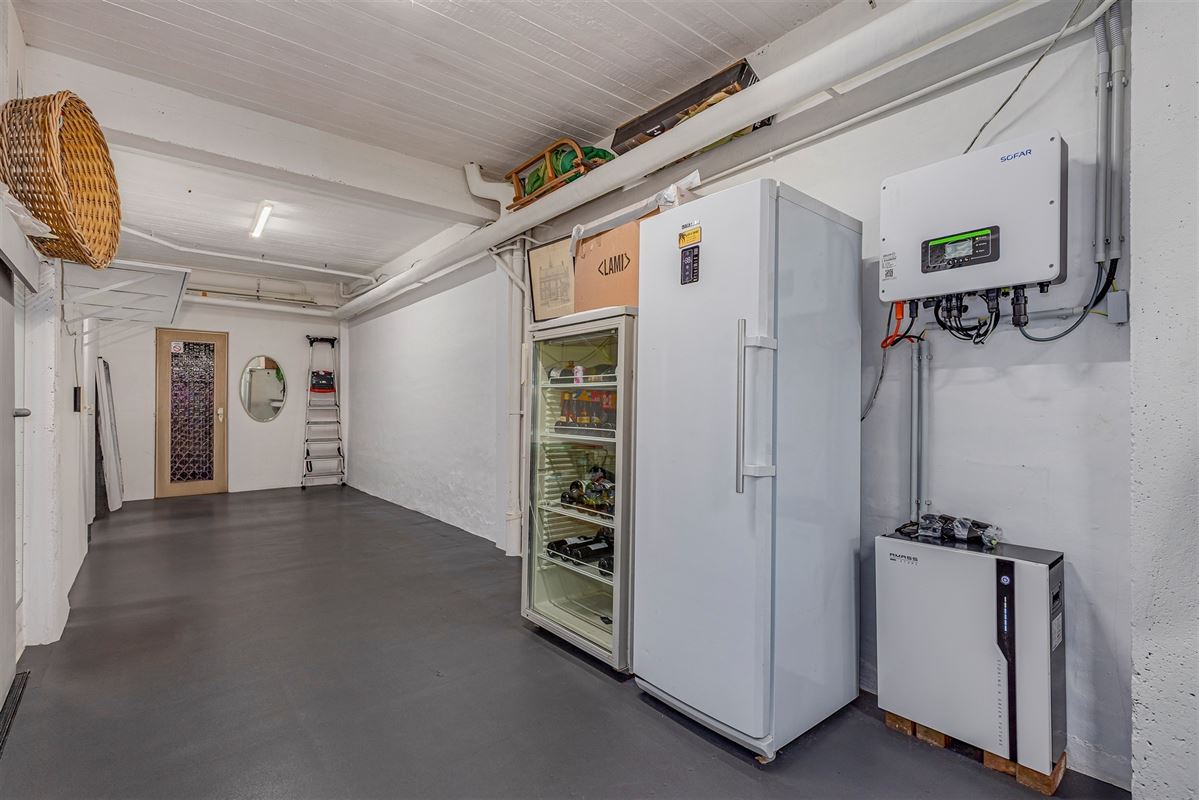 Ruime instapklare woning met grote garage/magazijn