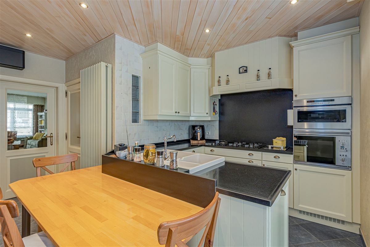 Ruime instapklare woning met grote garage/magazijn