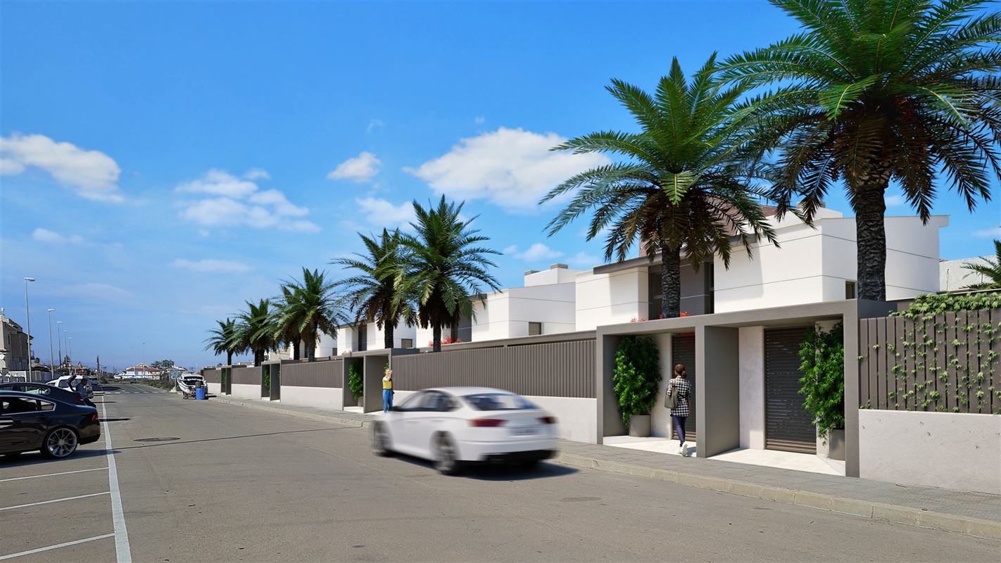Villa met 3 slk + 3 badk met zwembad op 100 meter van de zee