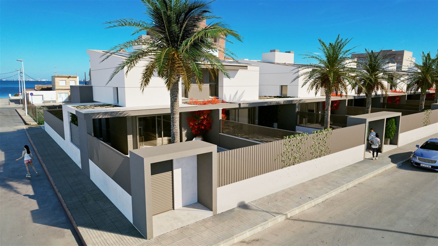 Villa met 3 slk + 3 badk met zwembad op 100 meter van de zee