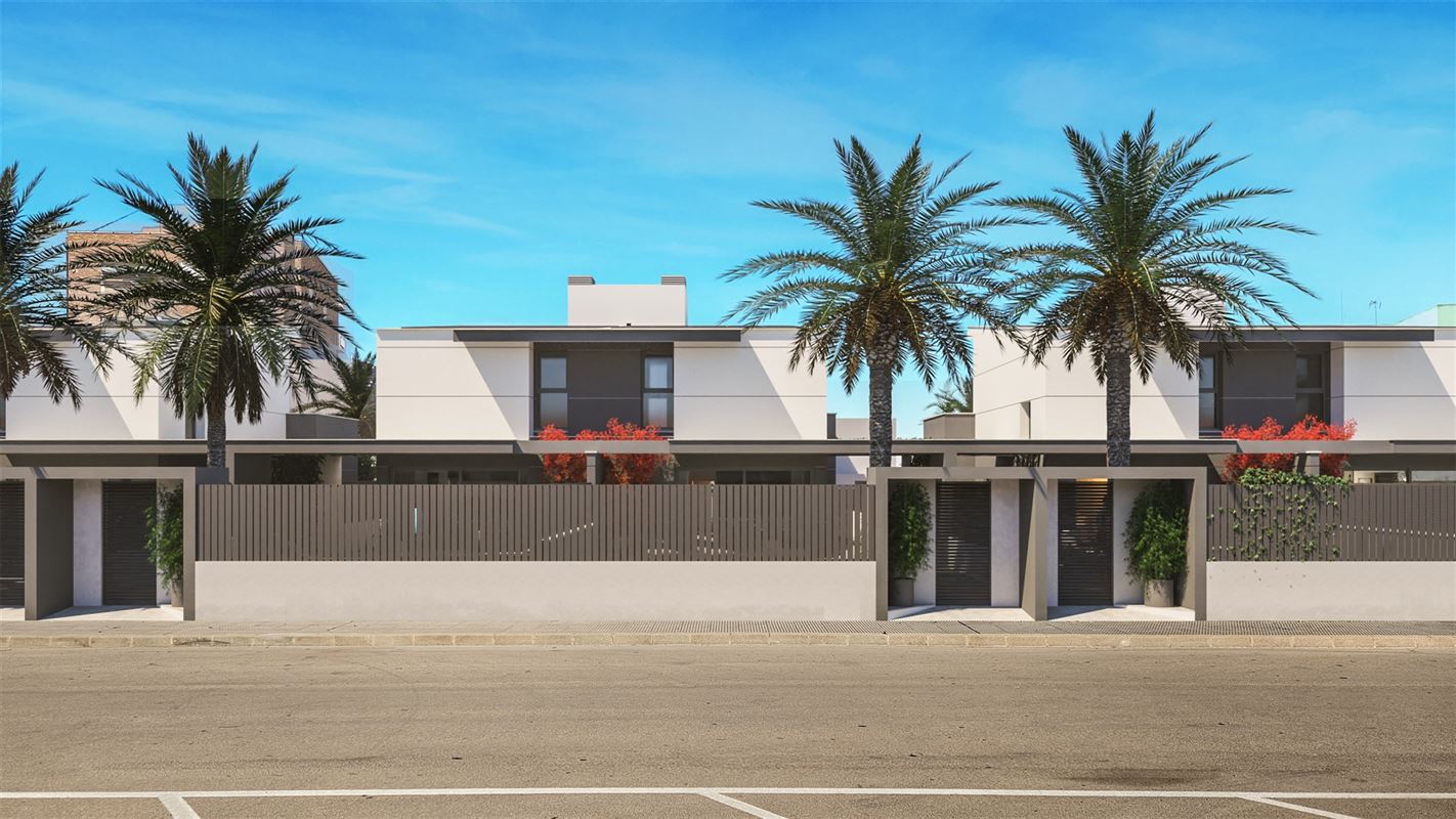 Villa met 3 slk + 3 badk met zwembad op 100 meter van de zee