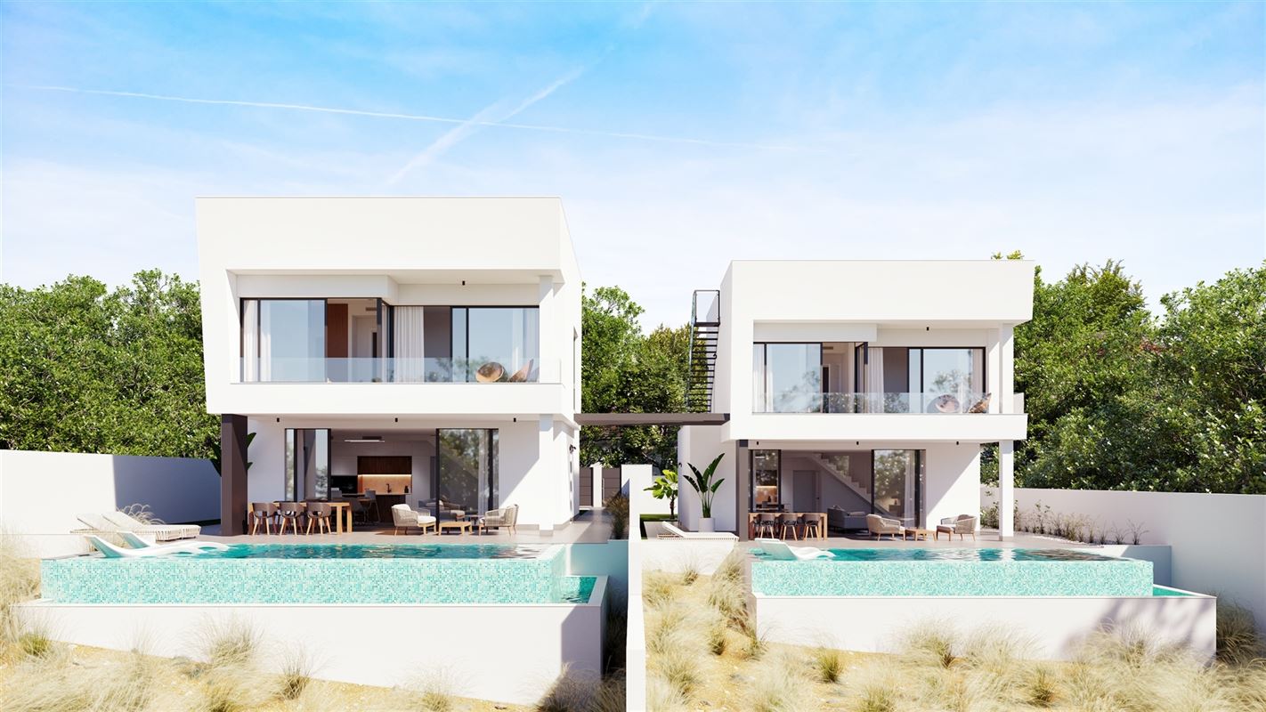 Villa met 4 slk, 3 badk en infinity pool met zeezicht