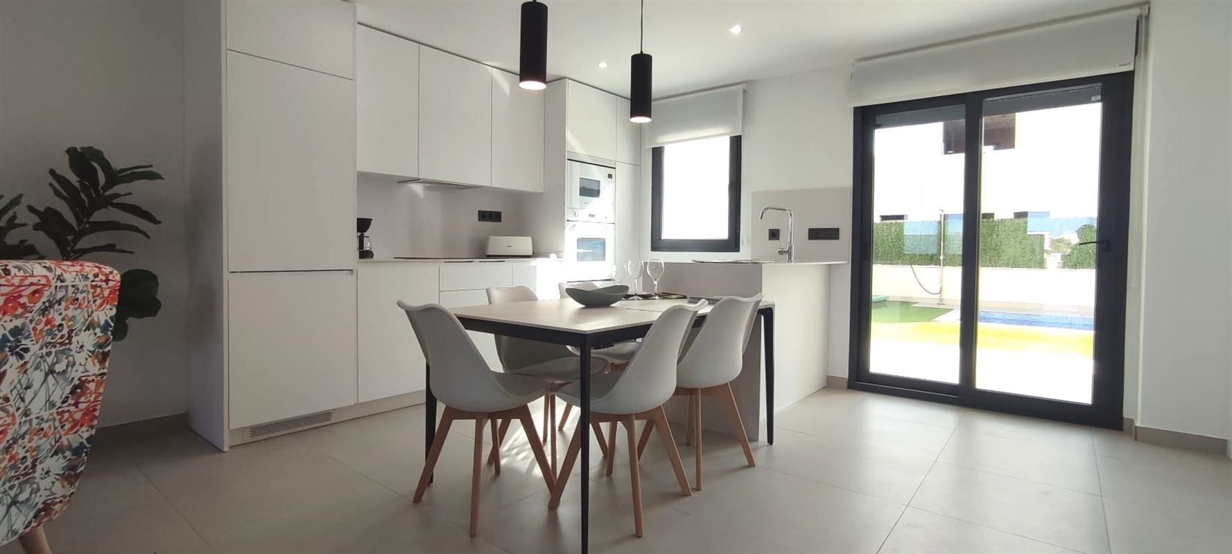 Villa met 3 slk en 3 badk met zwembad