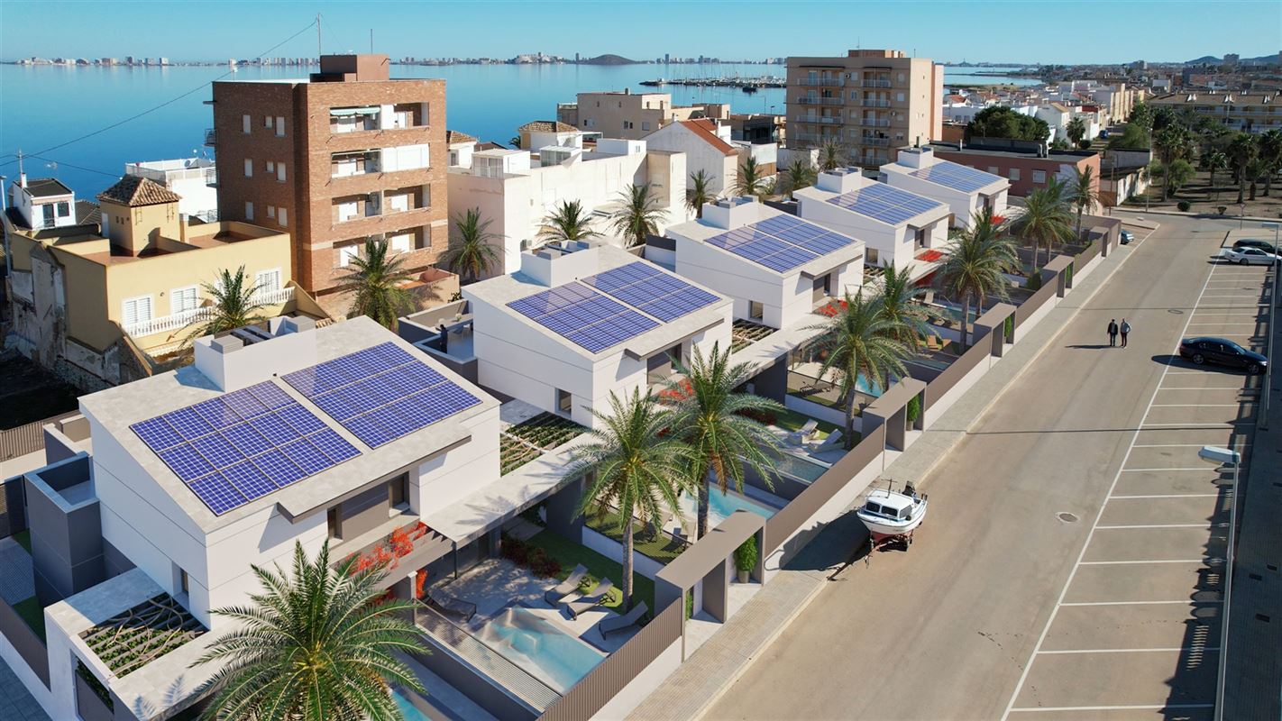 Villa met 3 slk + 3 badk met zwembad op 100 meter van de zee