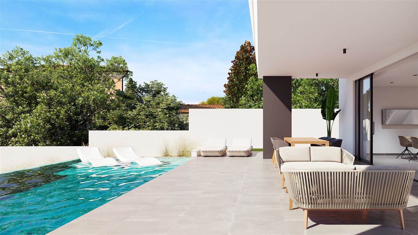 Villa met 4 slk, 3 badk en infinity pool met zeezicht