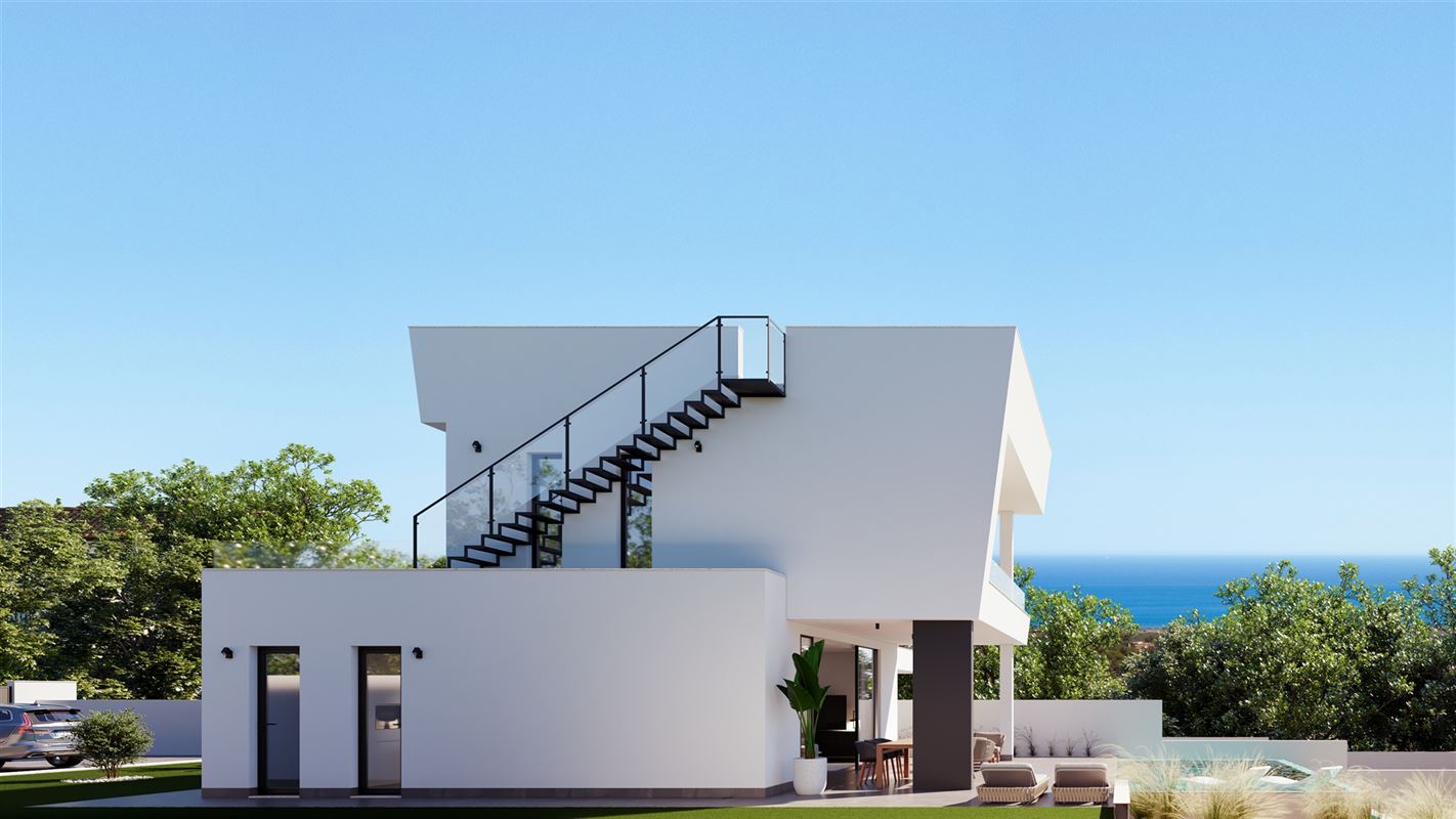 Villa met 4 slk, 3 badk en infinity pool met zeezicht