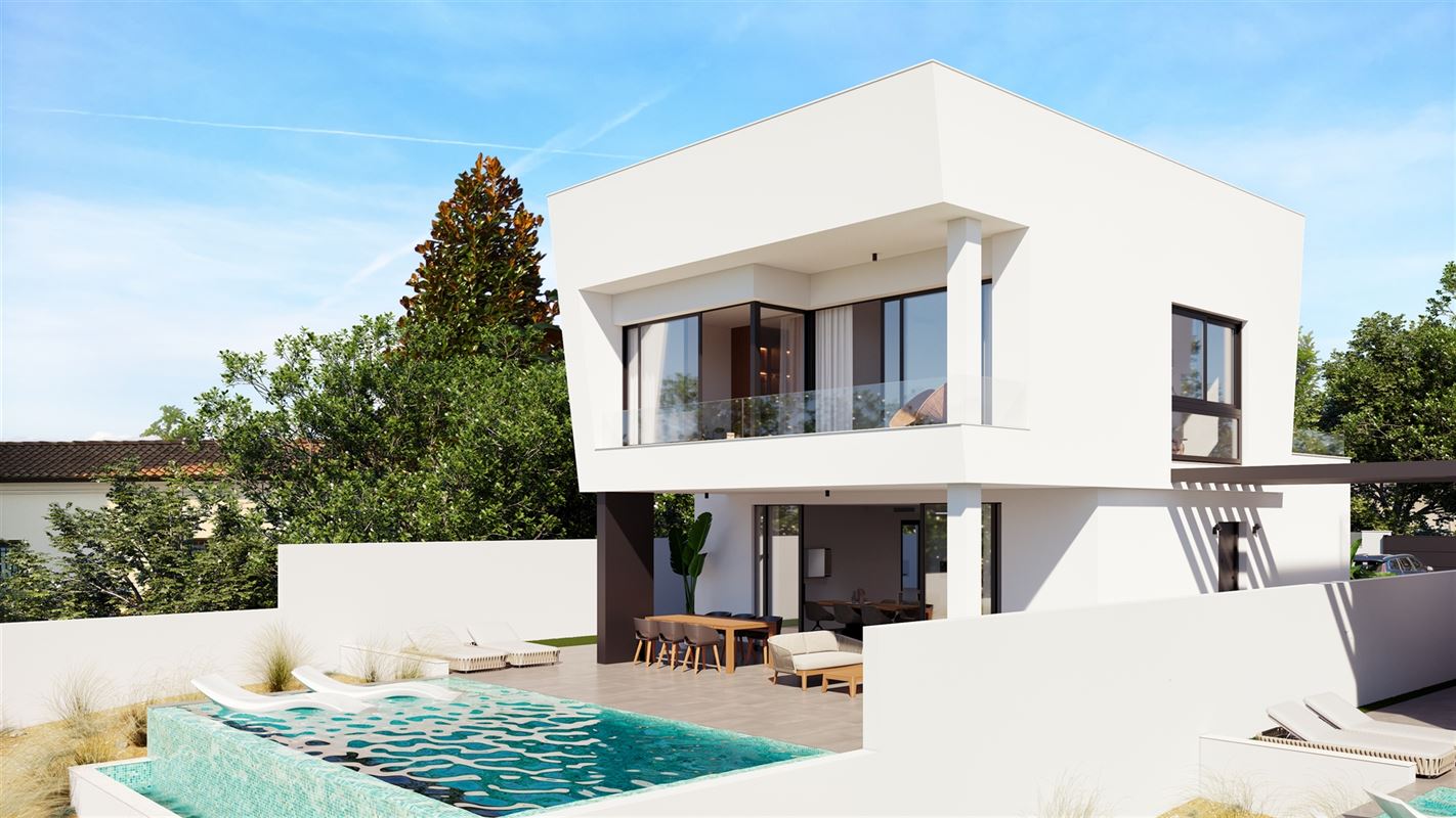 Villa met 4 slk, 3 badk en infinity pool met zeezicht