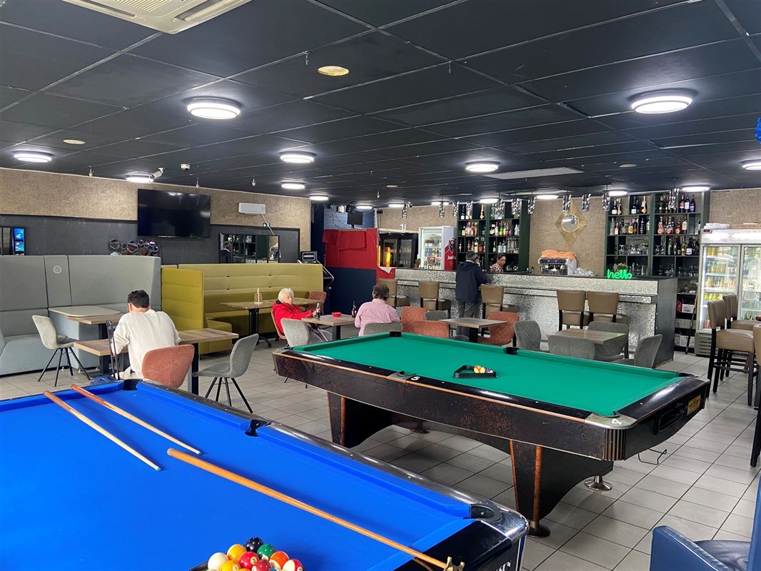 2 verhuurde commerciële ruimten aan het Operaplein, 8,3% netto rendement