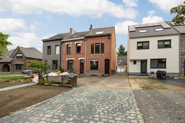 Te renoveren woning met magazijn in Mechelen-Zuid