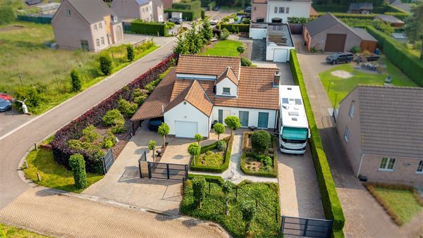 Prachtige villa in rustige wijk met vergund magazijn van 100 m²