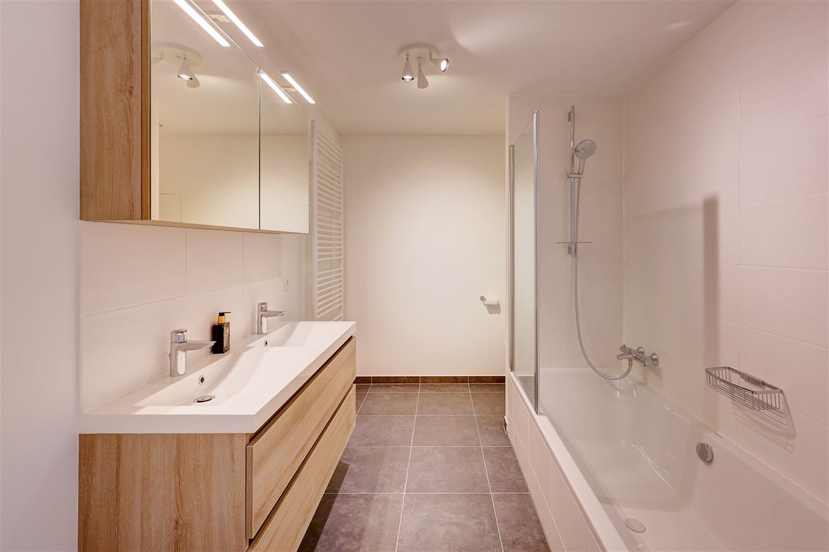 Nieuw gemeubeld appartement met 3 slaapkamers en 3 badkamers Antwerpen