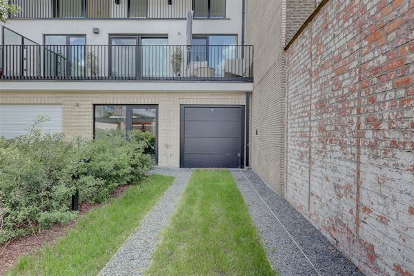 Ruime garagebox met optie intallatie laadpaal