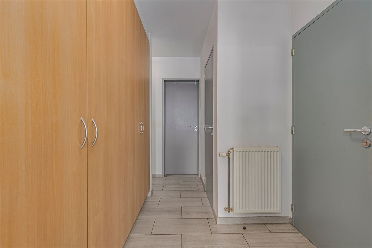Lichtrijk appartement met 2 slaapkamers + terras te koop in Merksem