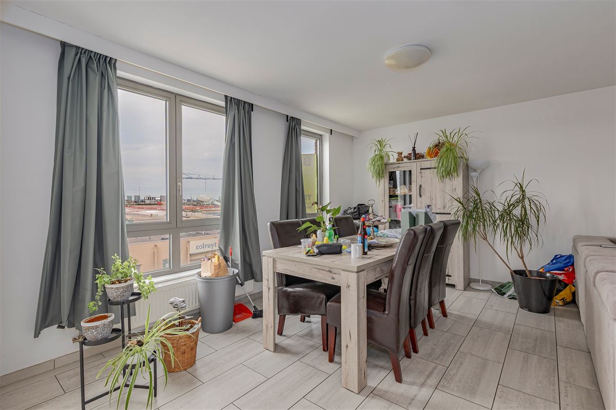 Lichtrijk appartement met 2 slaapkamers + terras te koop in Merksem
