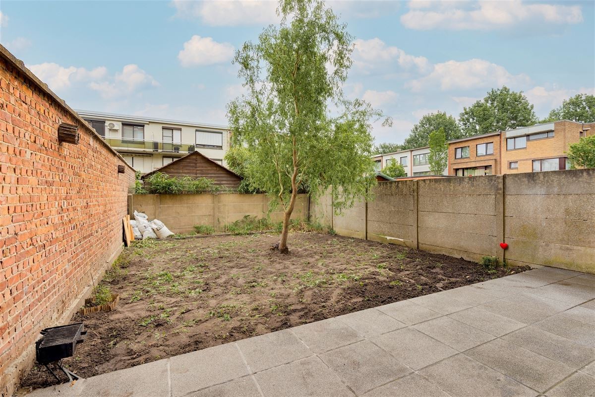 Lichtrijk 1-slaapkamer appartement met tuin en garagebox te koop in Merksem