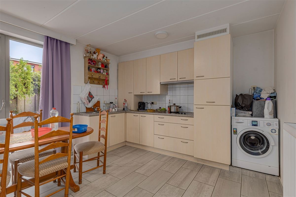 Lichtrijk 1-slaapkamer appartement met tuin en garagebox te koop in Merksem