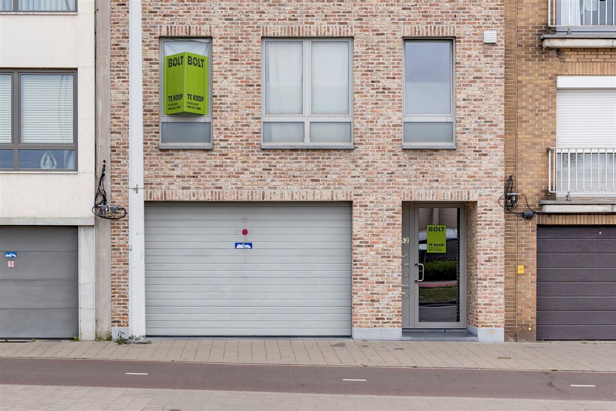 Lichtrijk 1-slaapkamer appartement met tuin en garagebox te koop in Merksem