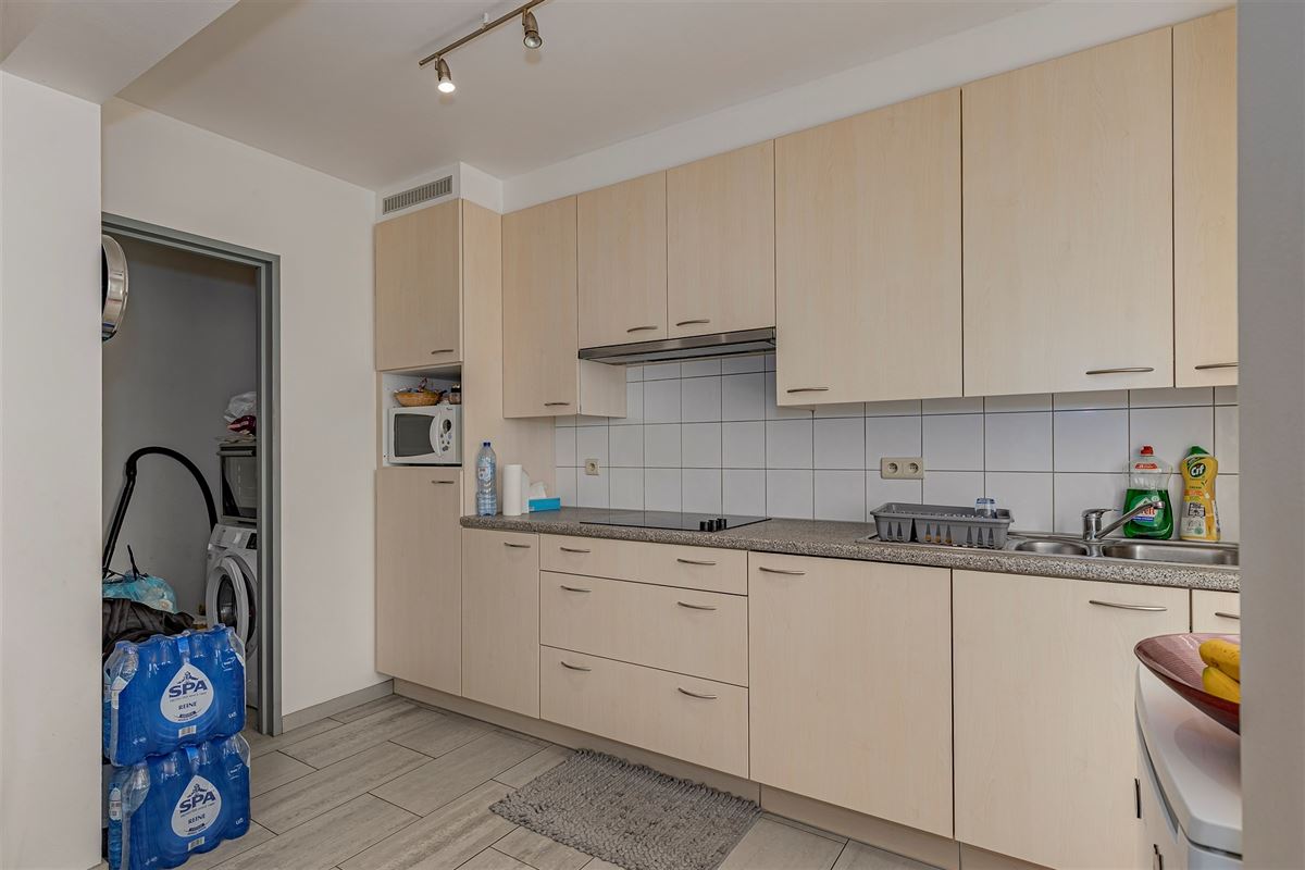 Recent appartementsgebouw met 5 appt + garage in Merksem