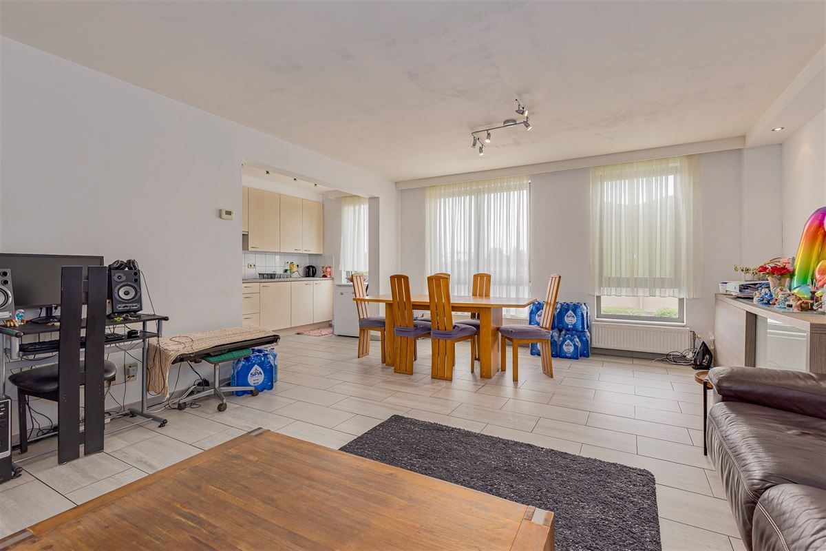 Recent appartementsgebouw met 5 appt + garage in Merksem