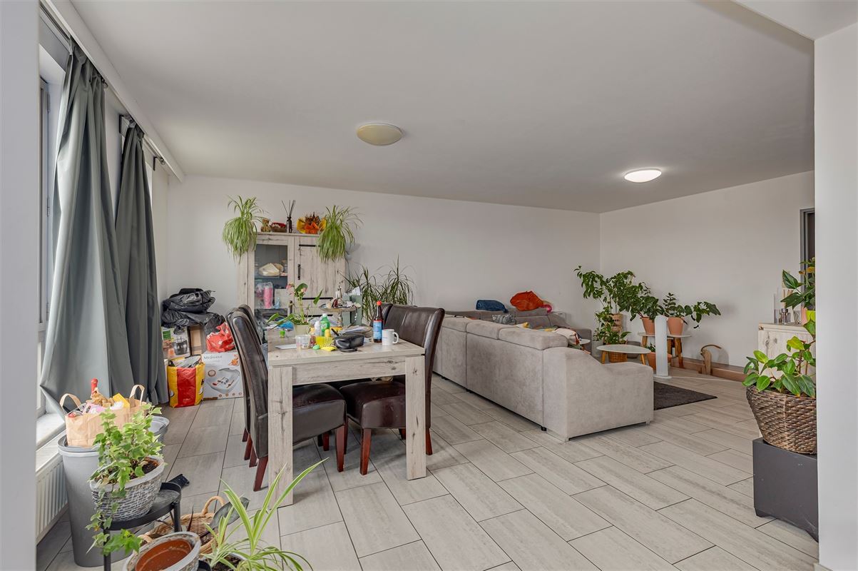 Recent appartementsgebouw met 5 appt + garage in Merksem